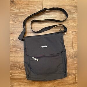 EUC Baggallini Crossbody Bag Purse Charcoal Gray Pink